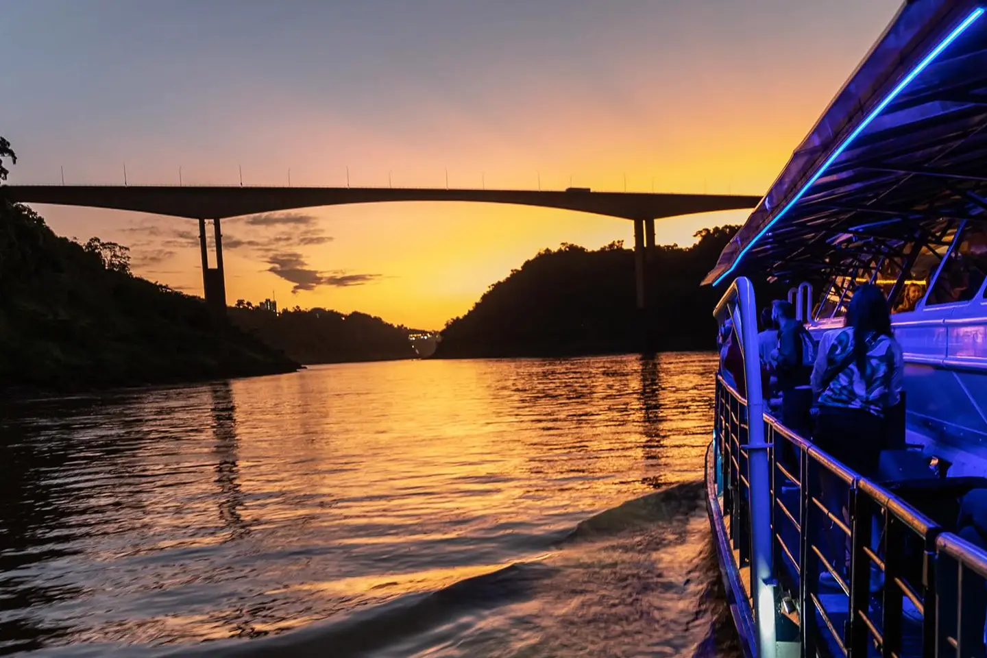 paseo-catamaran-atardecer