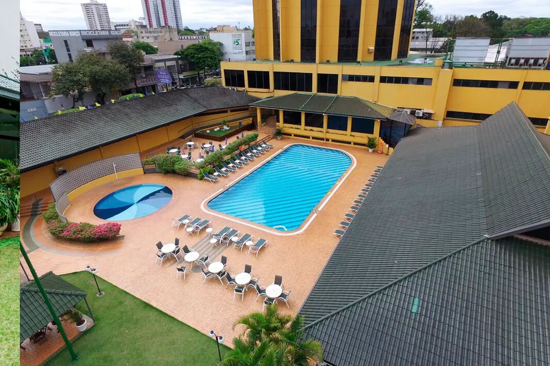 hotel-golden-park-piscina