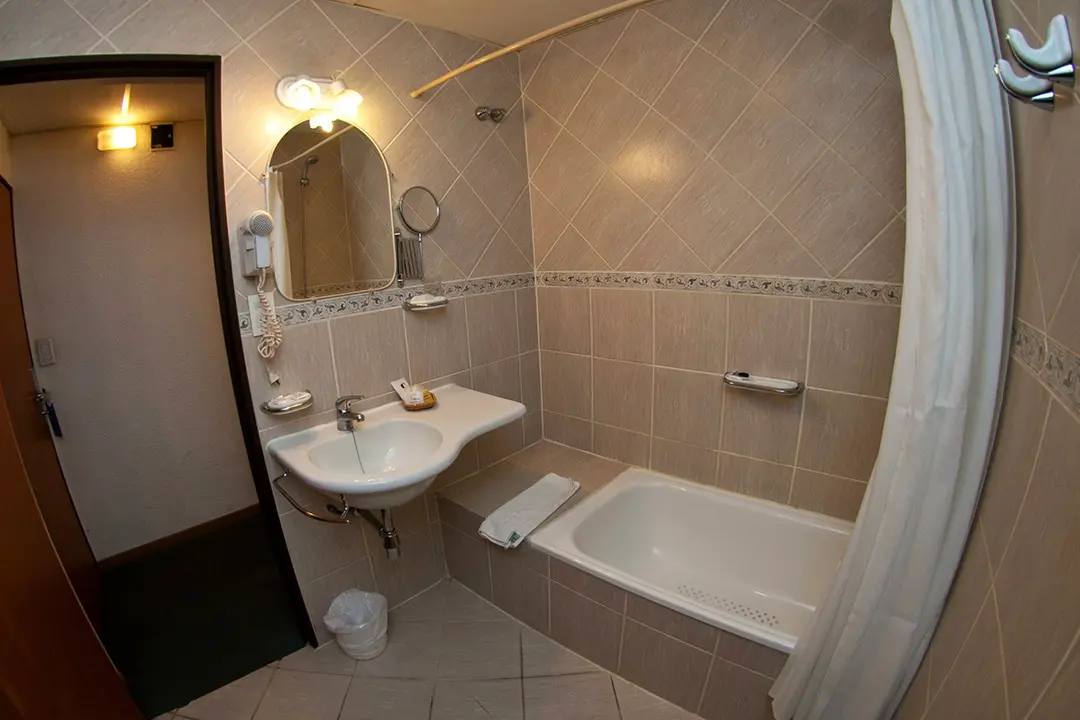 hotel-de-los-andes-ushuaia-baño