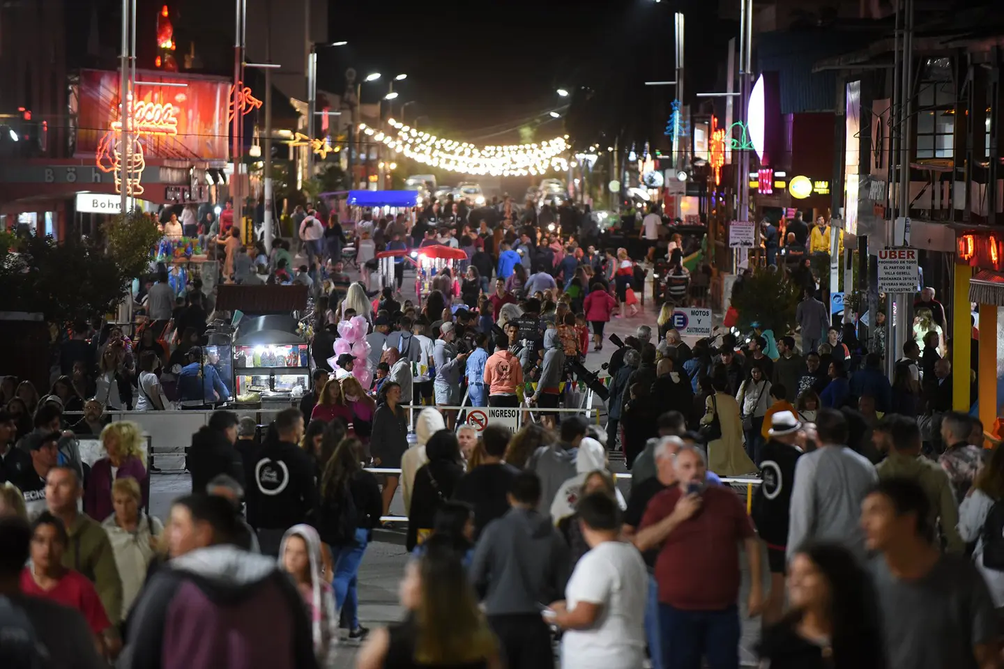 villa-gesell-peatonal-noche