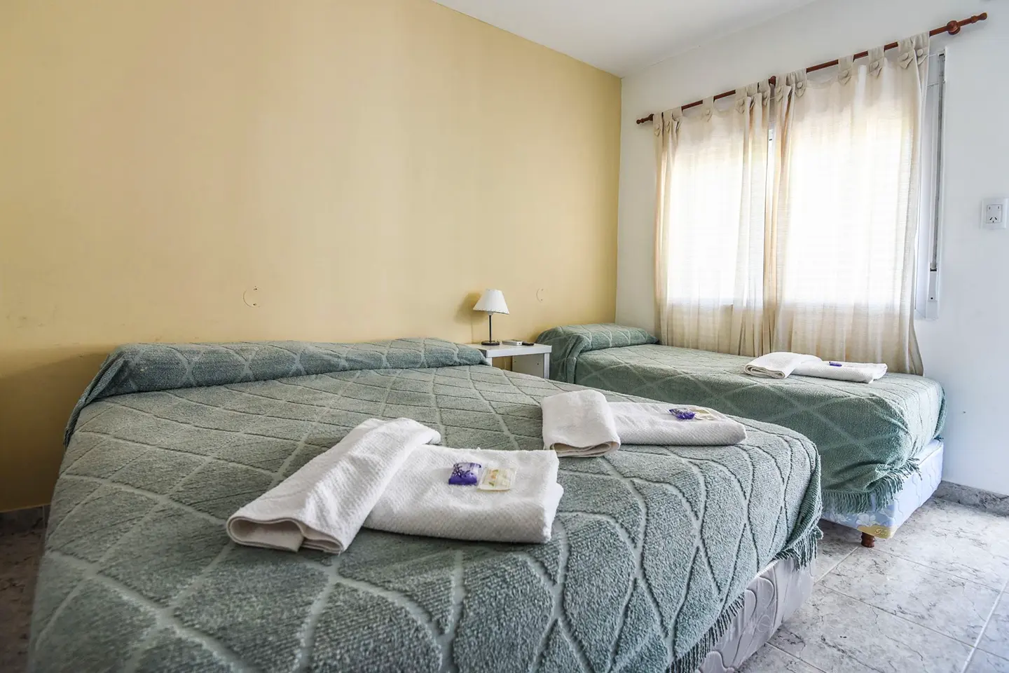 hotel-acantilado-habitacion