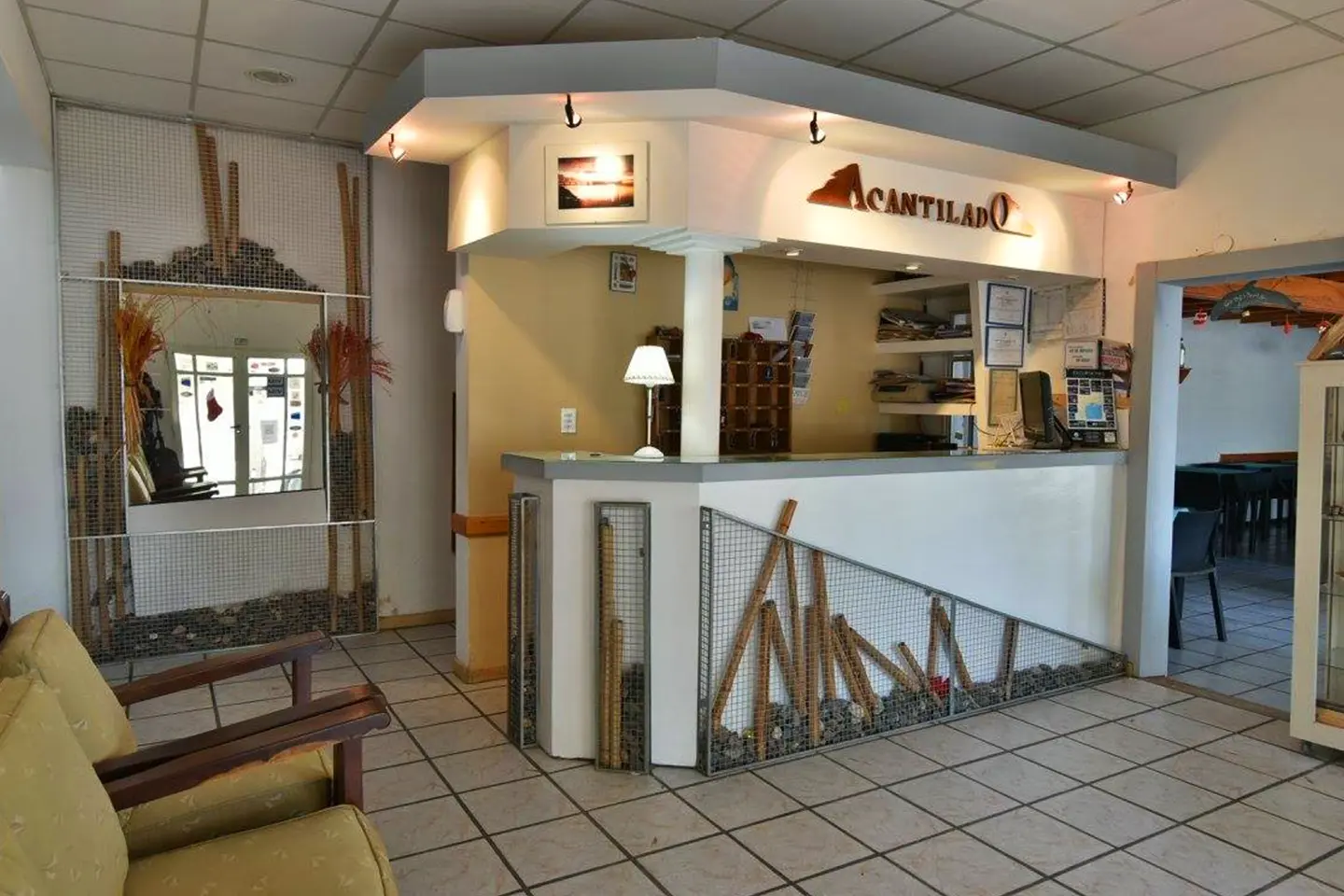 hotel-acantilado-recepcion