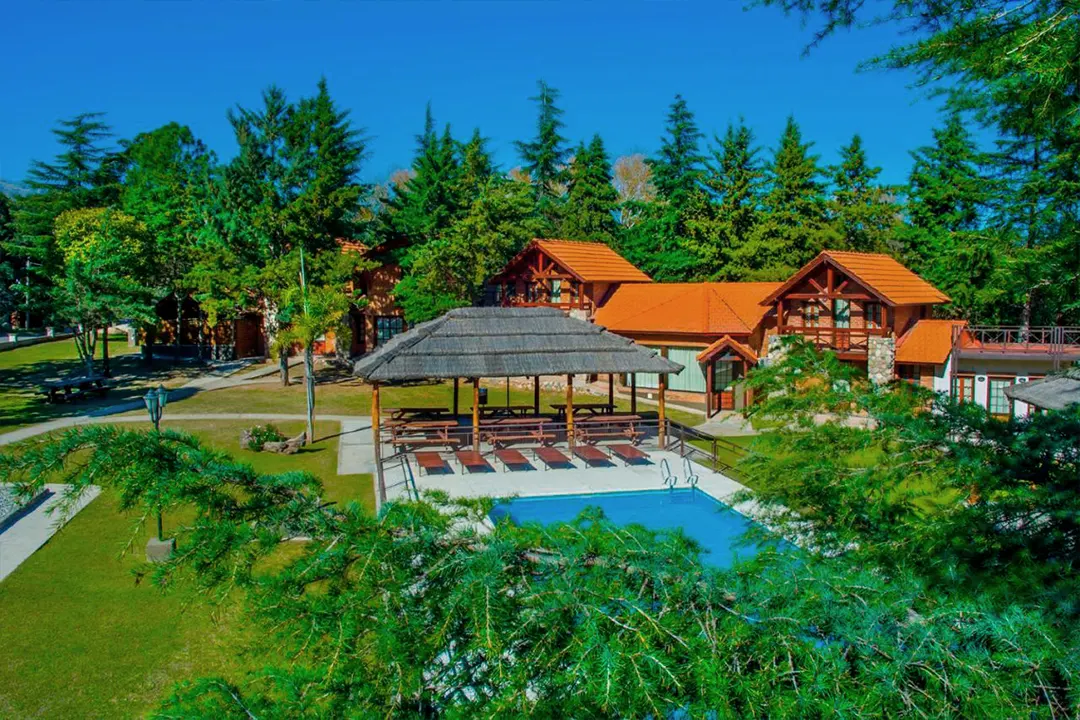 hotel-villa-sol-patio-piscina