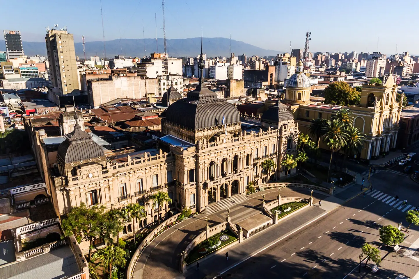 Tucumán & Termas de Rio Hondo en Bus: Tucuman casa gobierno