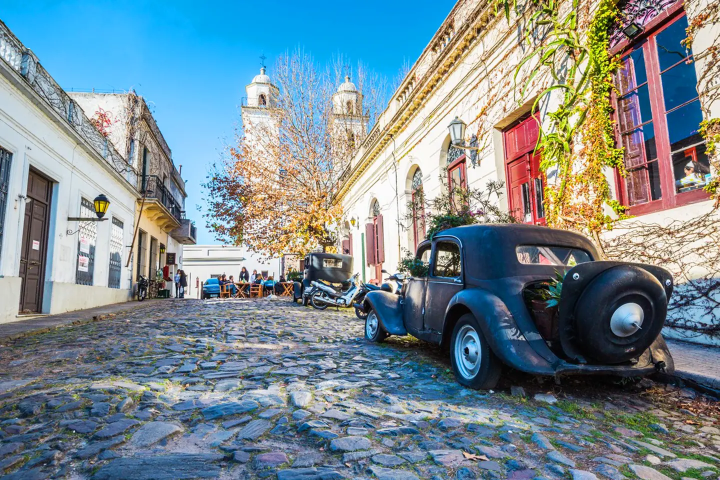 Punta del Este en Bus: Colonia sacramento calle