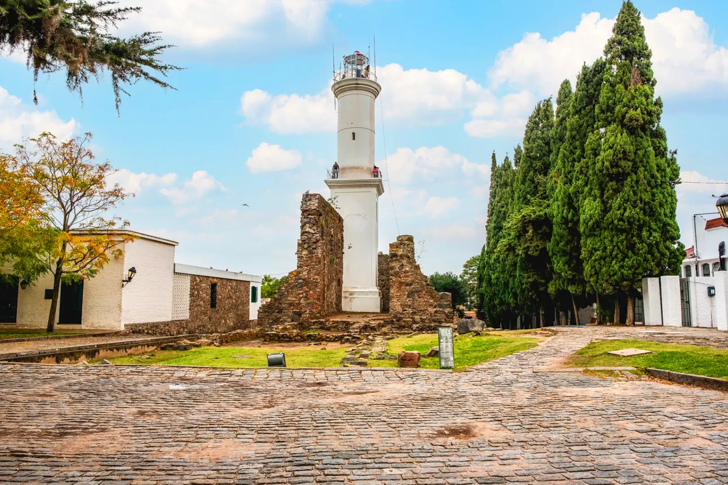 Punta del Este en Bus: Colonia sacramento faro